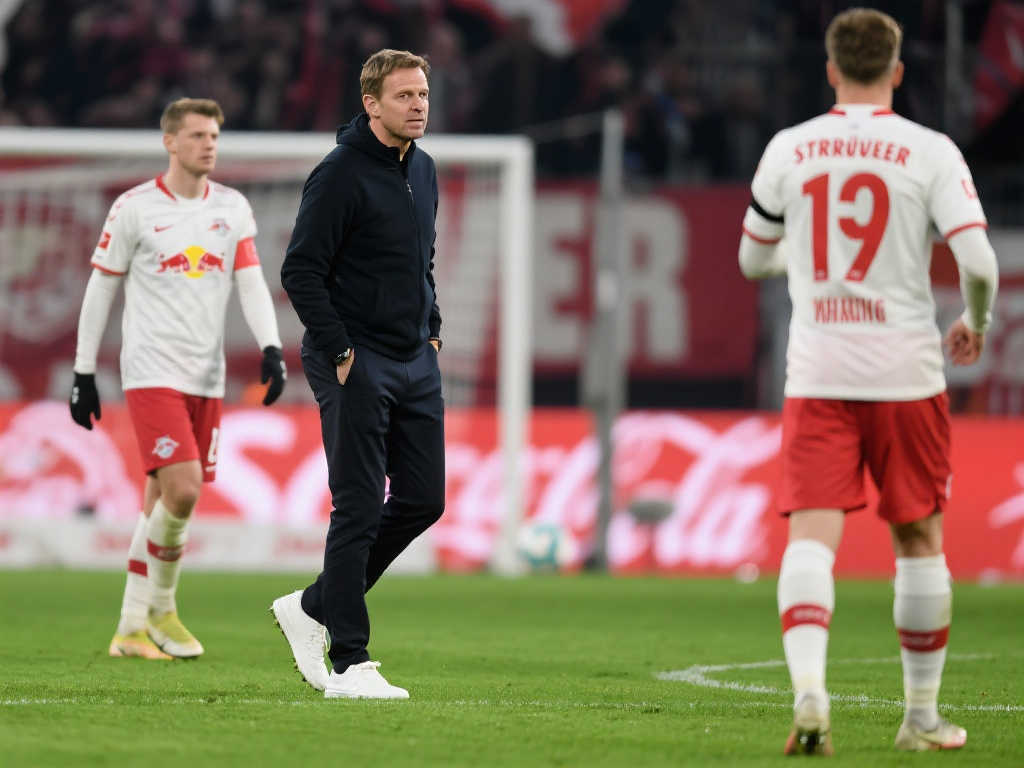 现出极高的 现出极高的